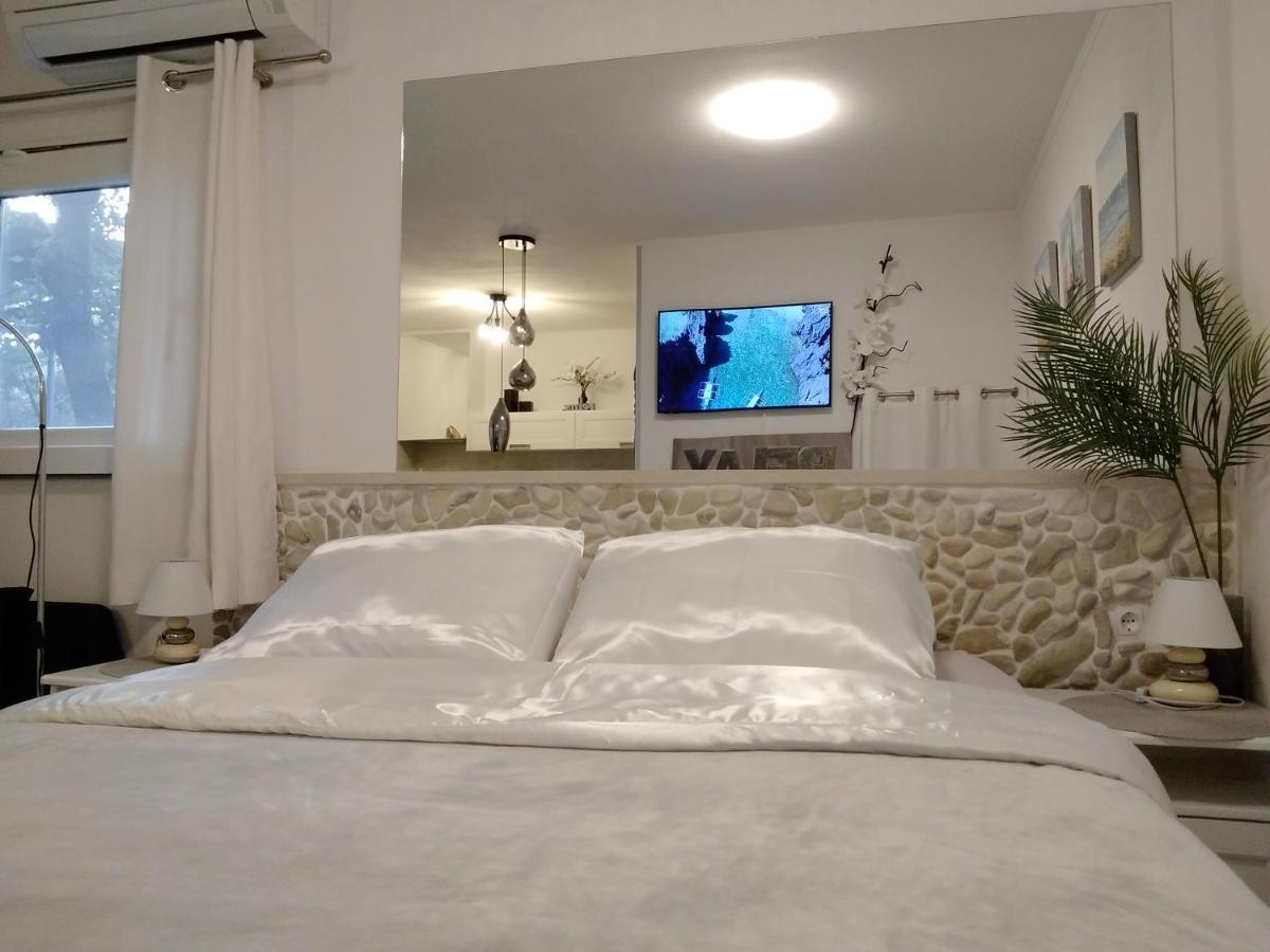 Relax Tiny Villas 40 Meters Of The Beach Zrnovo Экстерьер фото