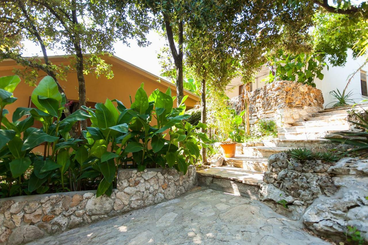 Relax Tiny Villas 40 Meters Of The Beach Zrnovo Экстерьер фото